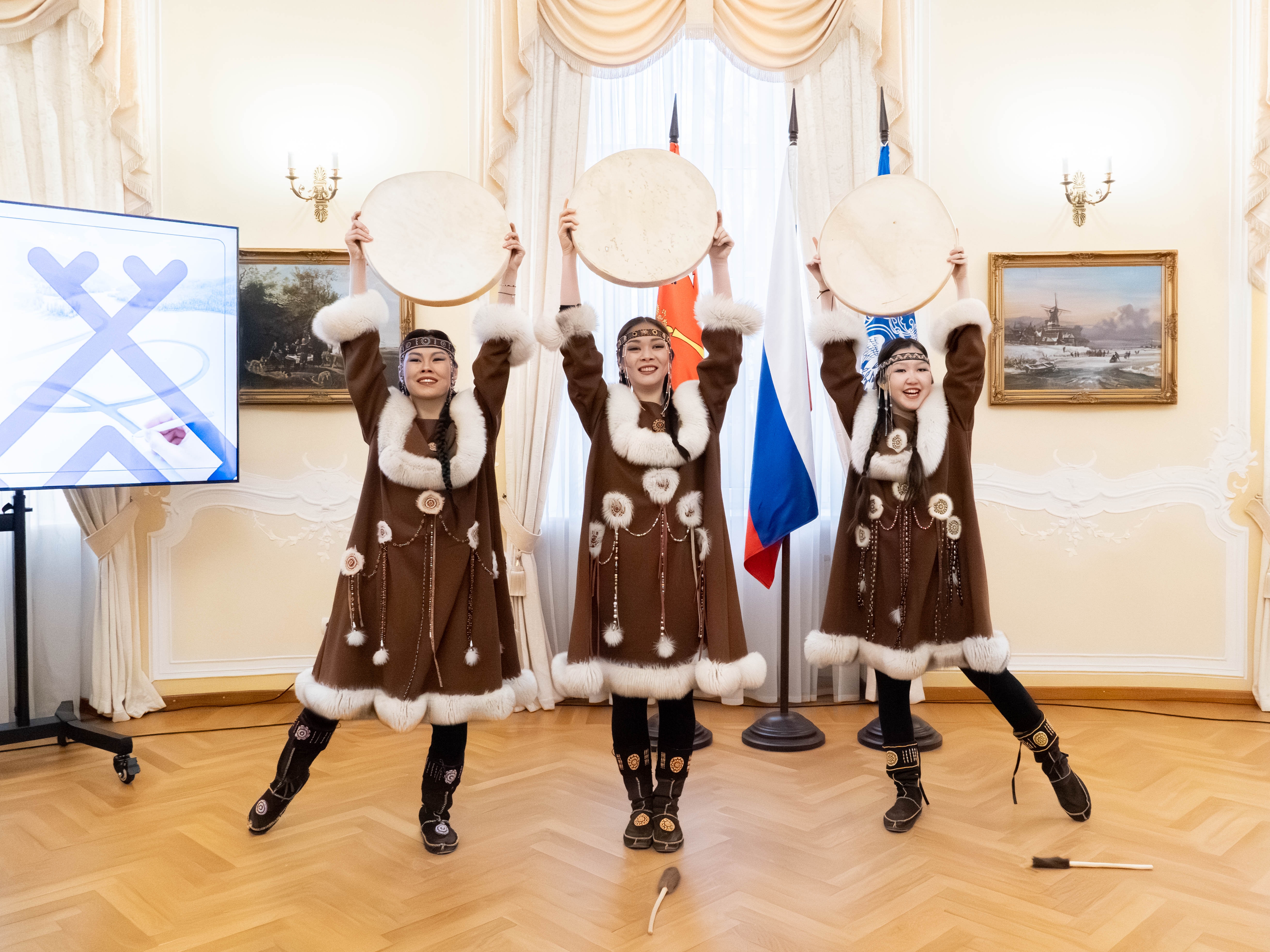 В Российском государственном педагогическом университете им. А. И. Герцена состоялось торжественное открытие Всероссийского этнодиктанта на языках коренных малочисленных народов Севера, Сибири и Дальнего Востока